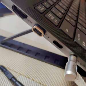 マグネット変換アダプターとイヤホンの出っ張り具合