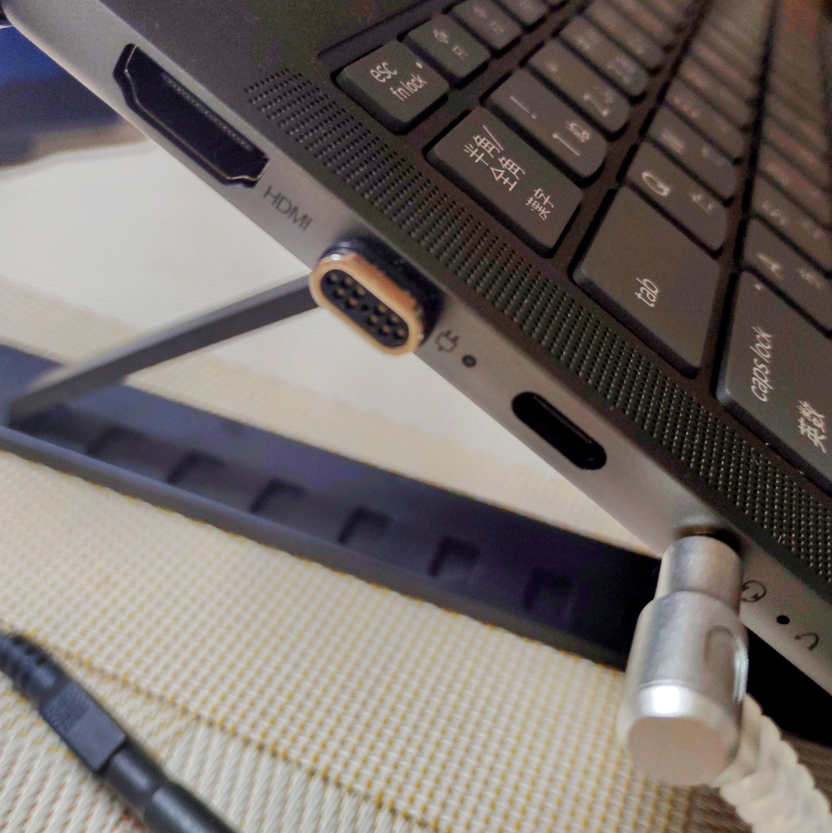 マグネット変換アダプターとイヤホンの出っ張り具合